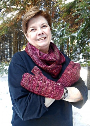 Patterns:  Cafe au Lait Mitts by Paula McKeever & Honey Cowl by Antonia Shankland  Yarn:  Malabrigo Silky Merino in Jupiter
